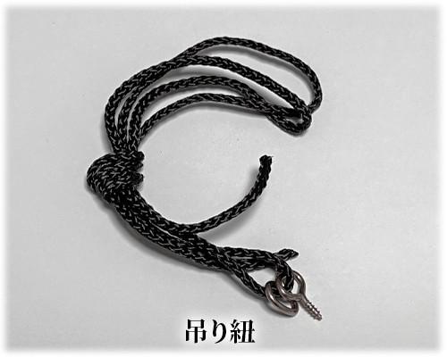 額縁を飾る吊り紐の写真